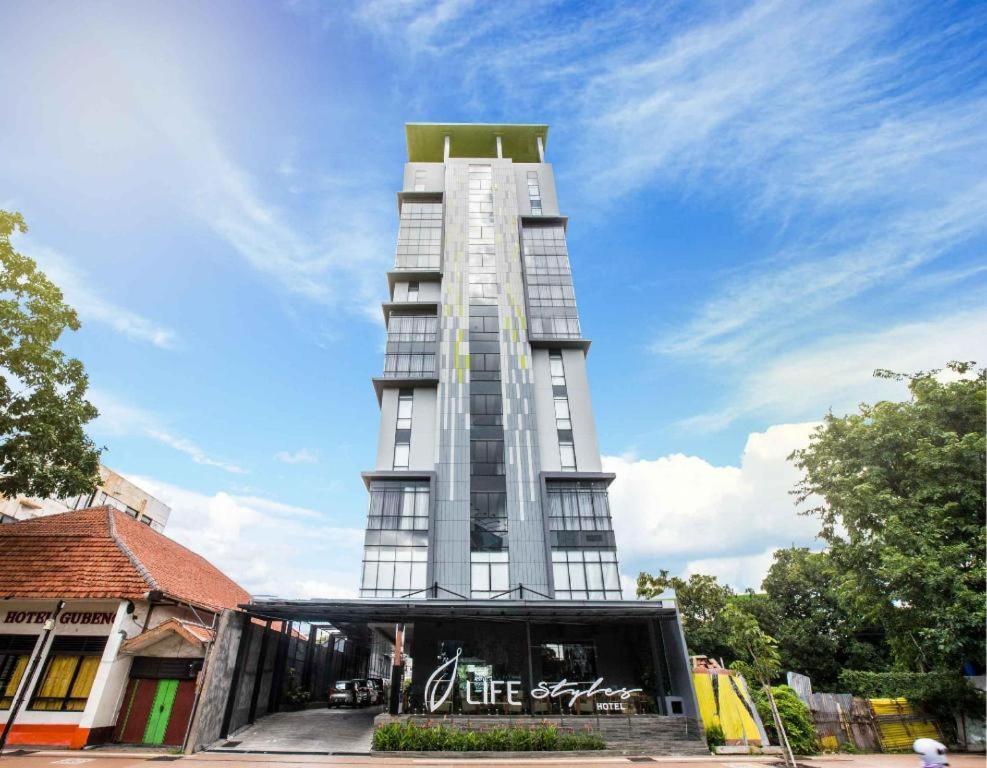 The Life Styles Hotel Surabaya Gubeng Bagian luar foto