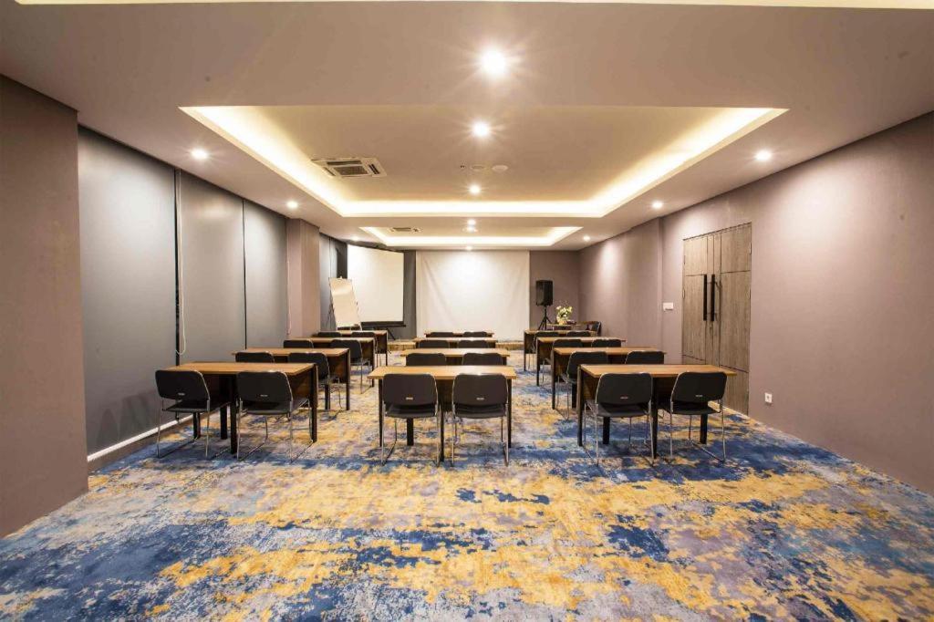 The Life Styles Hotel Surabaya Gubeng Bagian luar foto