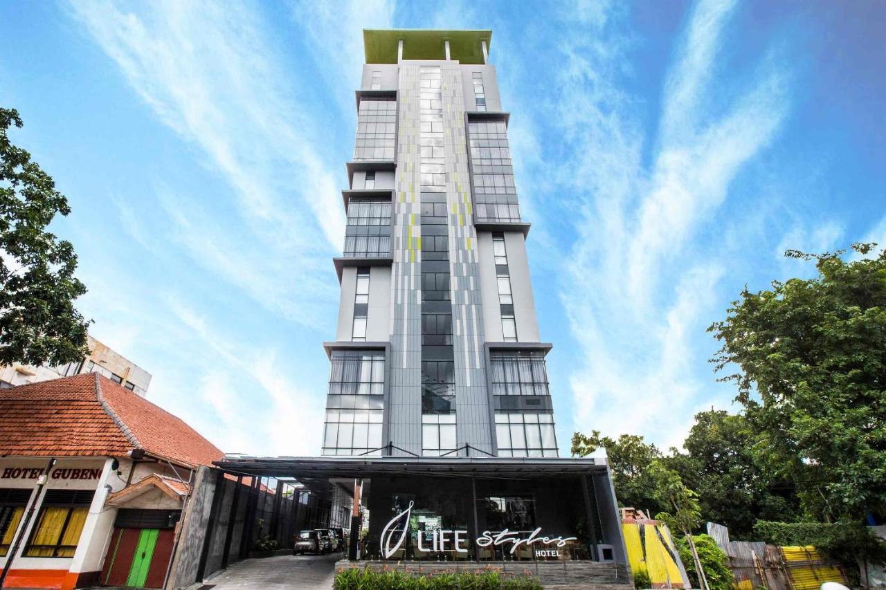 The Life Styles Hotel Surabaya Gubeng Bagian luar foto