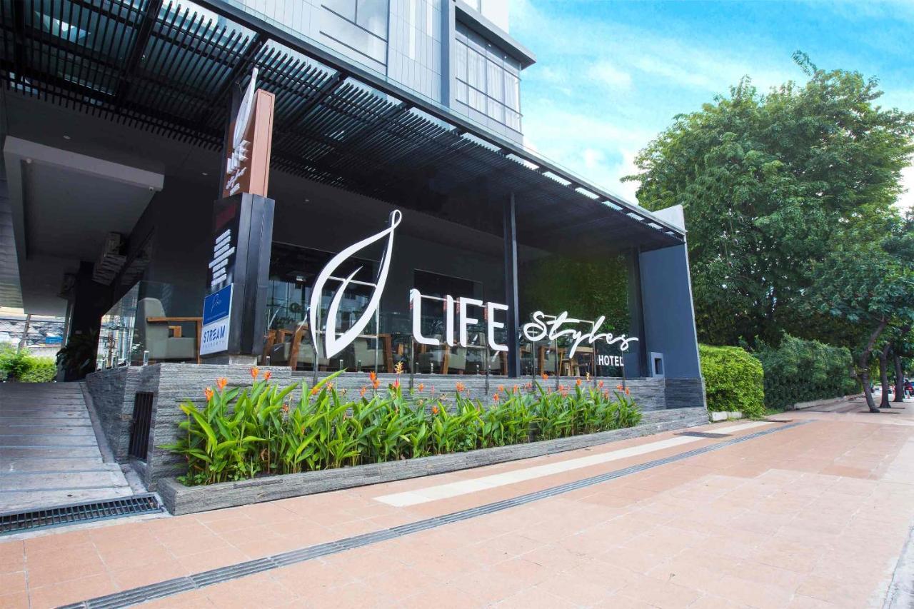 The Life Styles Hotel Surabaya Gubeng Bagian luar foto